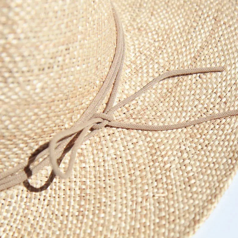 Sombrero de Sol de Rafia con Detalle de Cadena y Alfiler