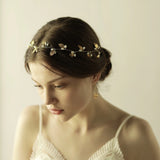 Diadema con hojas y flores de perla: elegante tocado nupcial