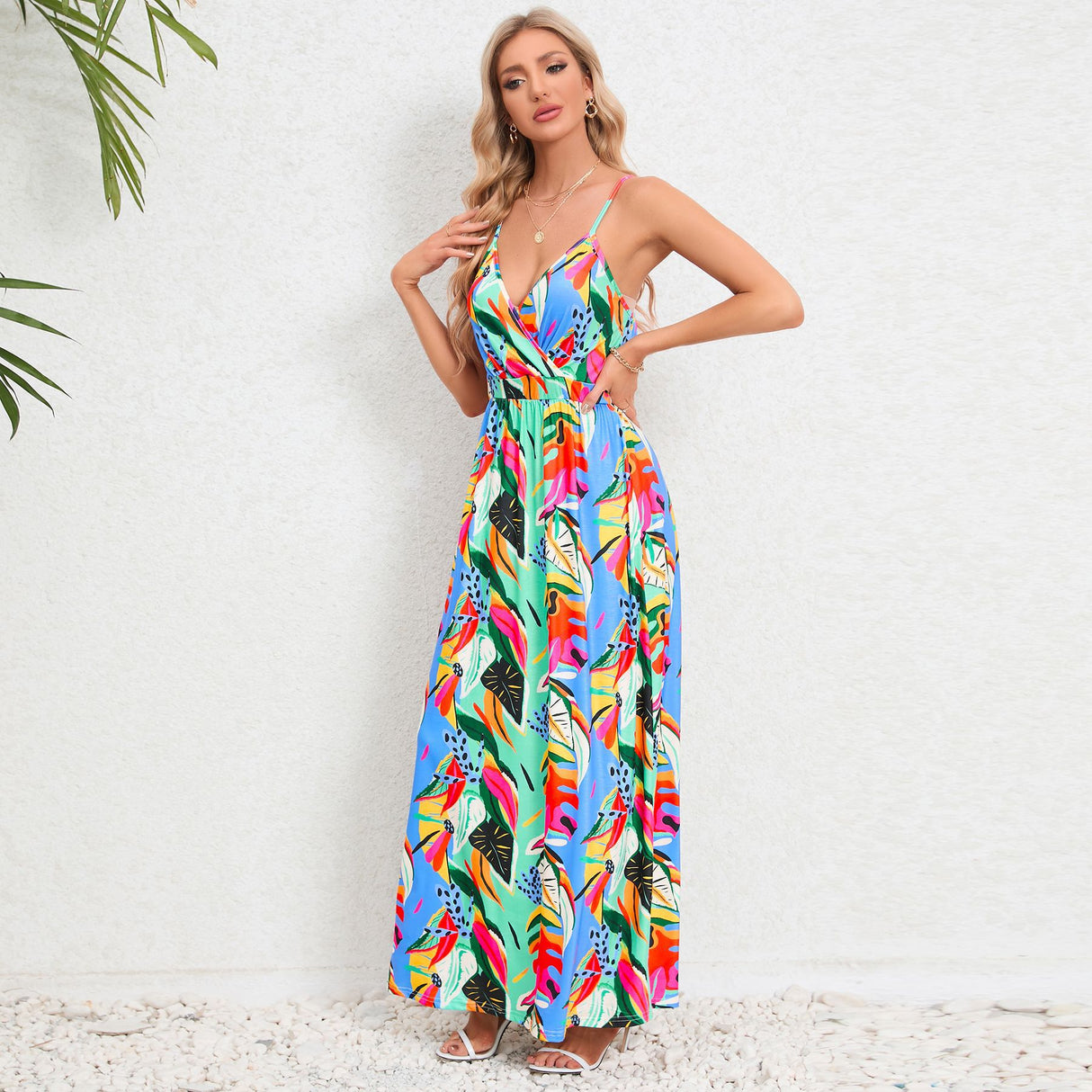 Sommerliches Damen-Kleid im Vintage-Paisley-Print mit Spaghettiträgern und Applikationsdetail