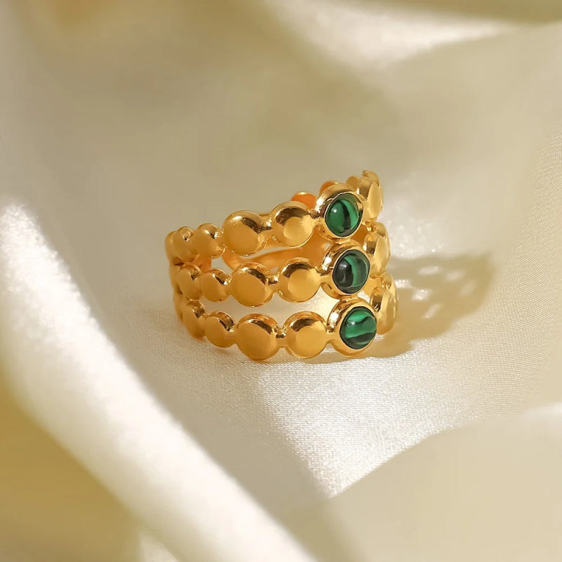 Anillo ajustable de triple capa de malaquita verde bañado en oro de 18 quilates