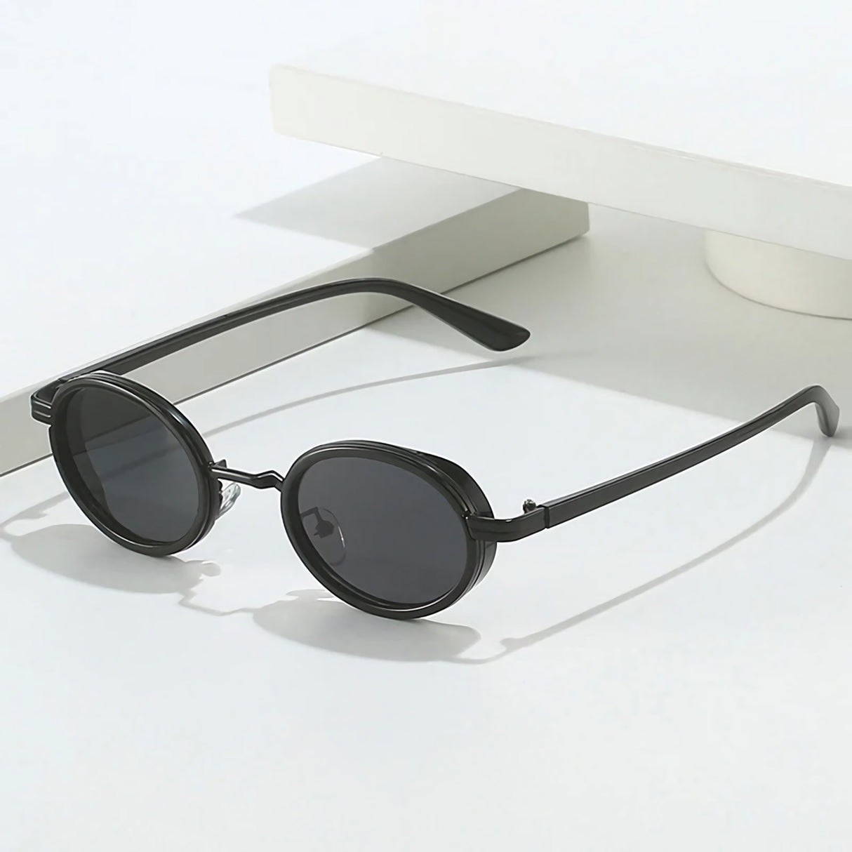 Ovale Sonnenbrille mit Farbverlauf