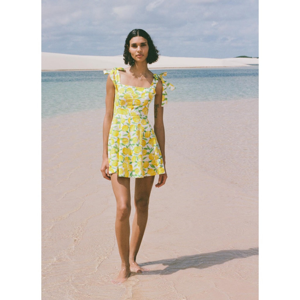 Vestido playero de verano sin mangas con estampado de frutas