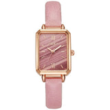 Elegante reloj de mujer con esfera cuadrada y correa de piel