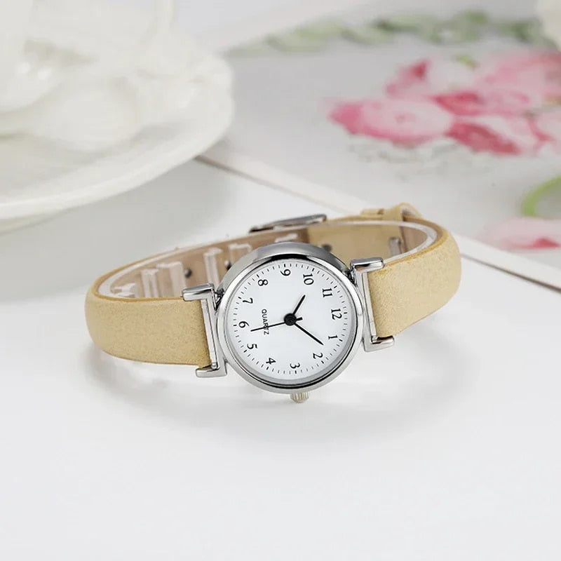 Elegante reloj de cuarzo con correa de cuero: tu accesorio de moda atemporal