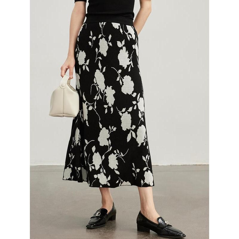 Floral Jacquard Woolen Knit Skirt