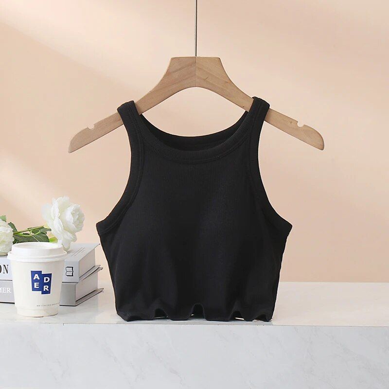 Elegante top corto tipo camisola de canalé con relleno incorporado