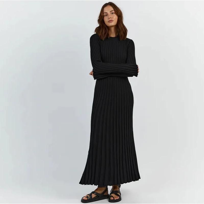 Elegant Pleated Knit Dress