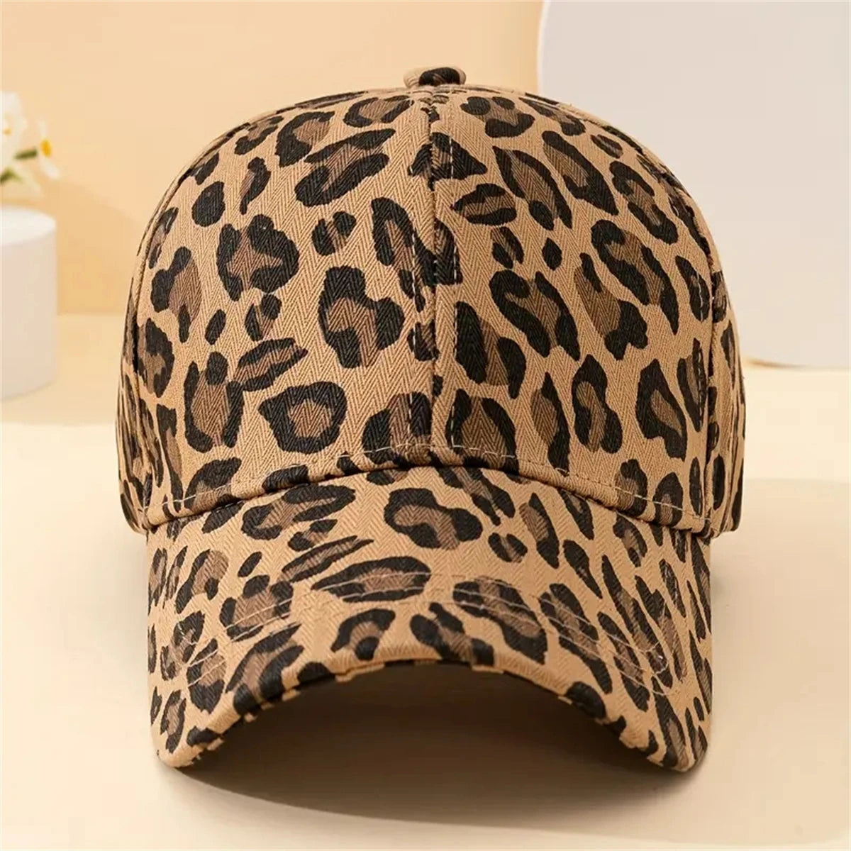 Gorra de béisbol con estampado de leopardo