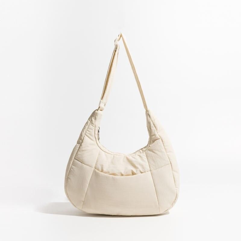 Bolso de hombro acolchado con forma de media luna elegante