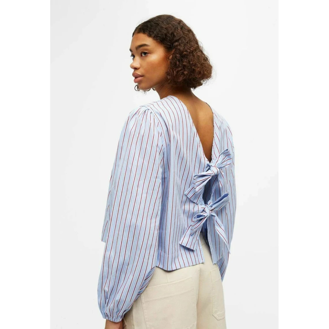 Blusa elegante con cuello en V y estampado de rayas