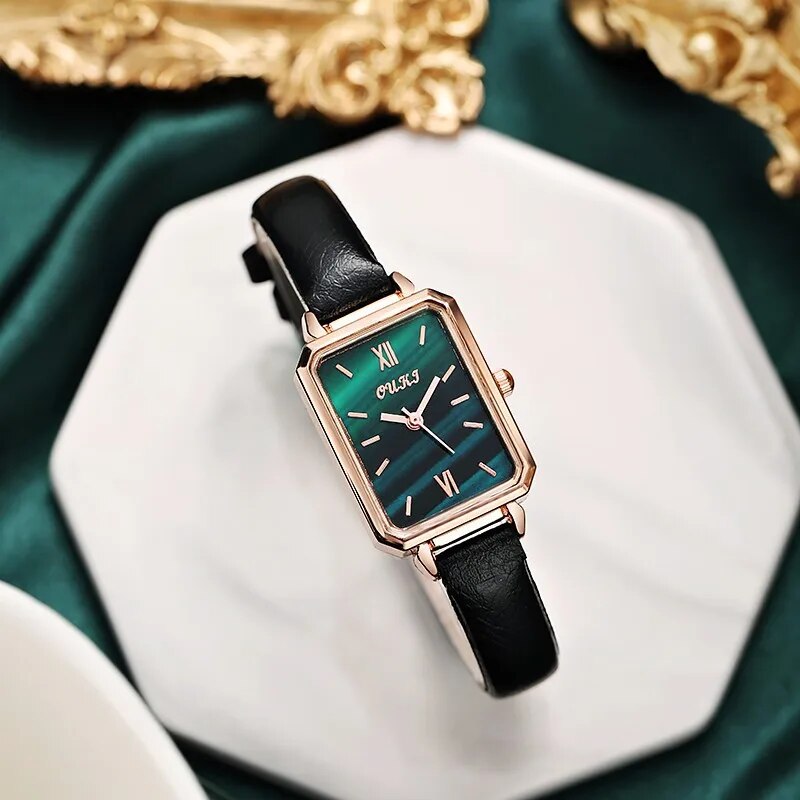 Elegante reloj de mujer con esfera cuadrada y correa de piel