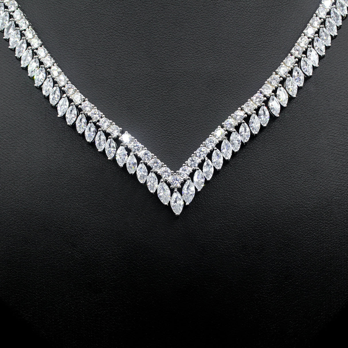 Stylish Bridal Necklace And Earring Set - Dazpy