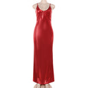 Vestido ajustado de tirantes con acabado brillante