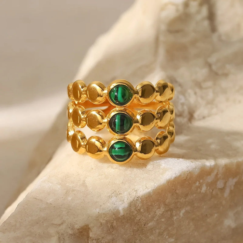 Anillo ajustable de triple capa de malaquita verde bañado en oro de 18 quilates