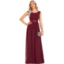 Vestido largo de mujer con cuello redondo y detalles de encaje