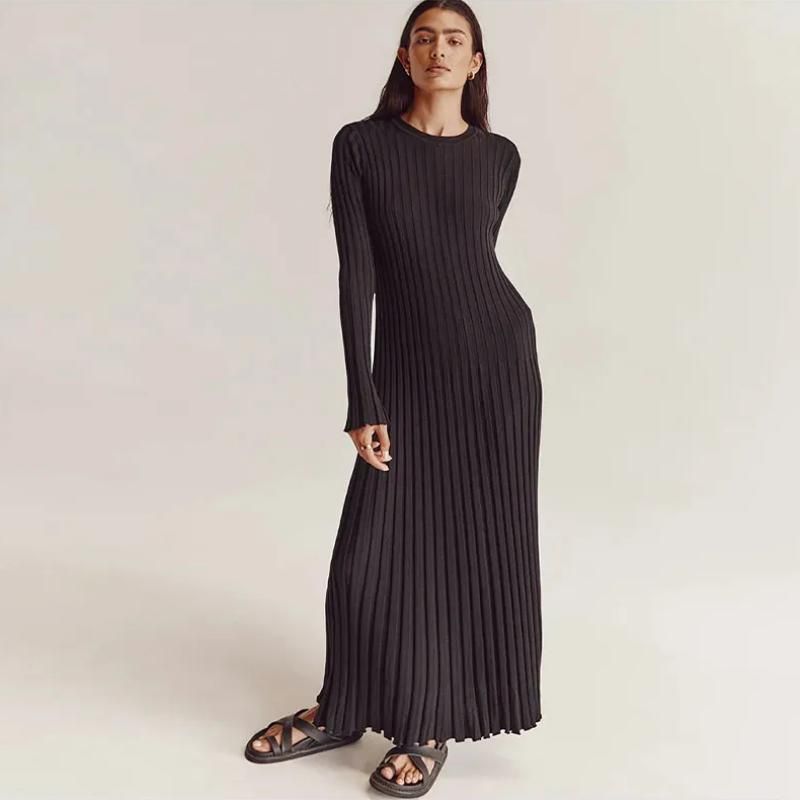 Elegant Pleated Knit Dress