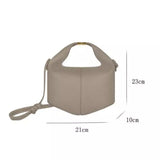 Bolso tote de cuero con forma de bola de masa