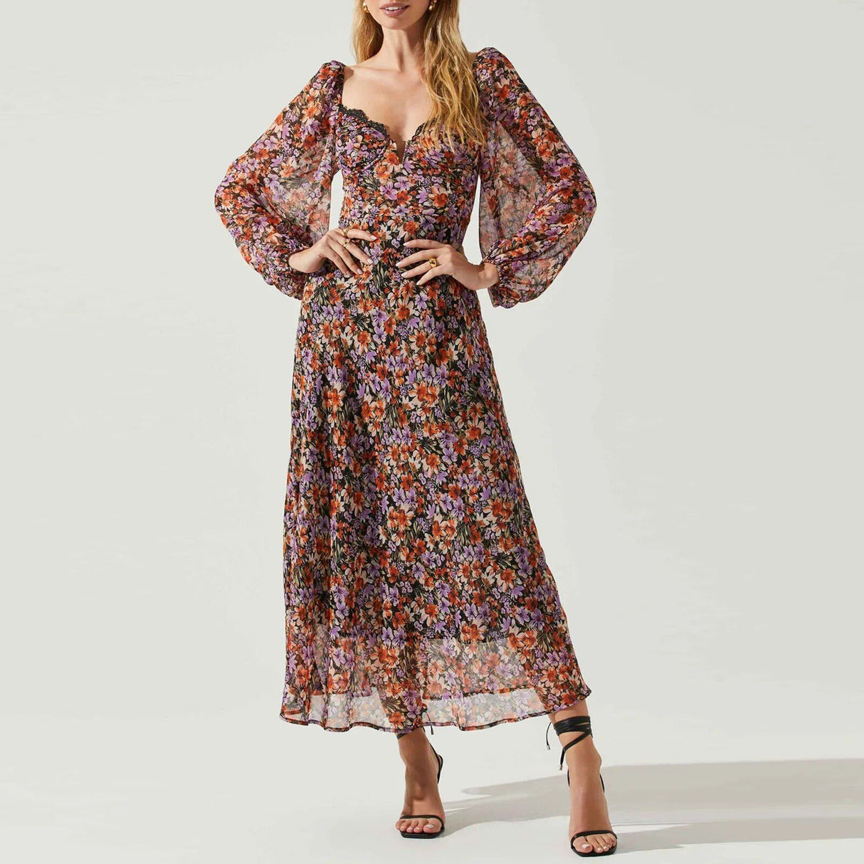 Vestido midi floral boho chic: escote corazón, mangas largas abullonadas, elegante detalle de encaje