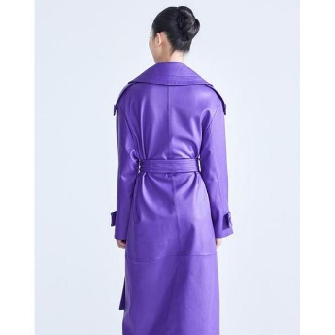 Eleganter lila Trenchcoat aus Kunstleder