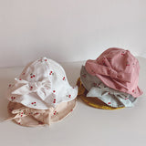 Gorro infantil con bonitos lazos