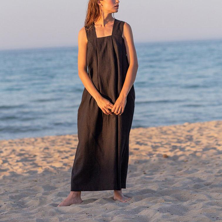 Vestido midi sin mangas con cuello cuadrado elegante