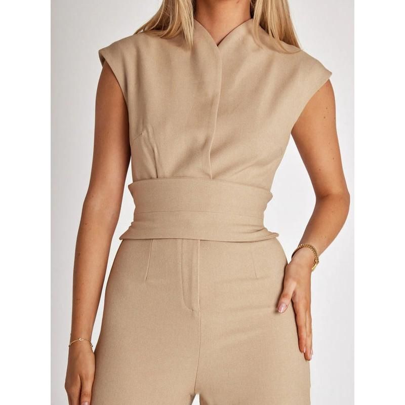 Eleganter ärmelloser Jumpsuit mit V-Ausschnitt und weitem Bein