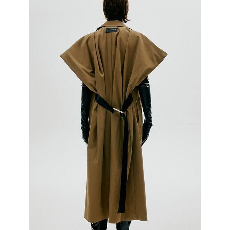 Schicker ärmelloser Trenchcoat für den Herbst mit Gürtel