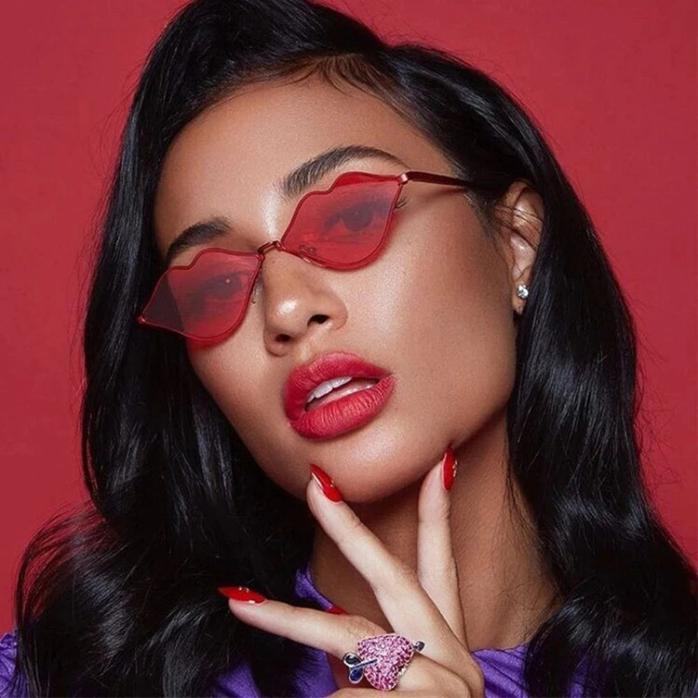 Gafas de sol estilo ojo de gato con labios rojos elegantes para mujer