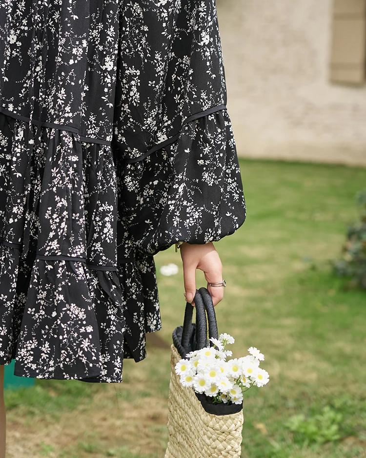 Vestido holgado con borde de volante y estampado floral con mangas acampanadas