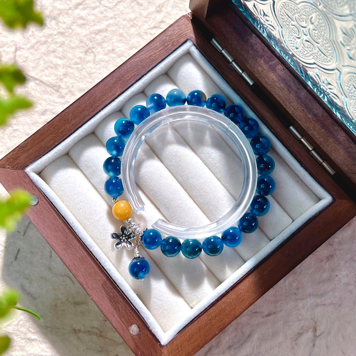 Blue Sugar Heart Agate Bracelet With Small Flower Pendant - Dazpy