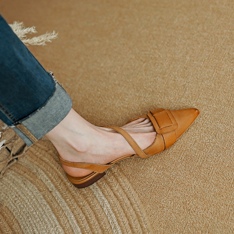 Sandalias elegantes de cuero con tacón bajo para mujer