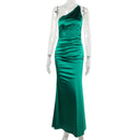 Vestido verde sin mangas plisado de talle alto