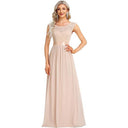 Vestido largo de mujer con cuello redondo y detalles de encaje