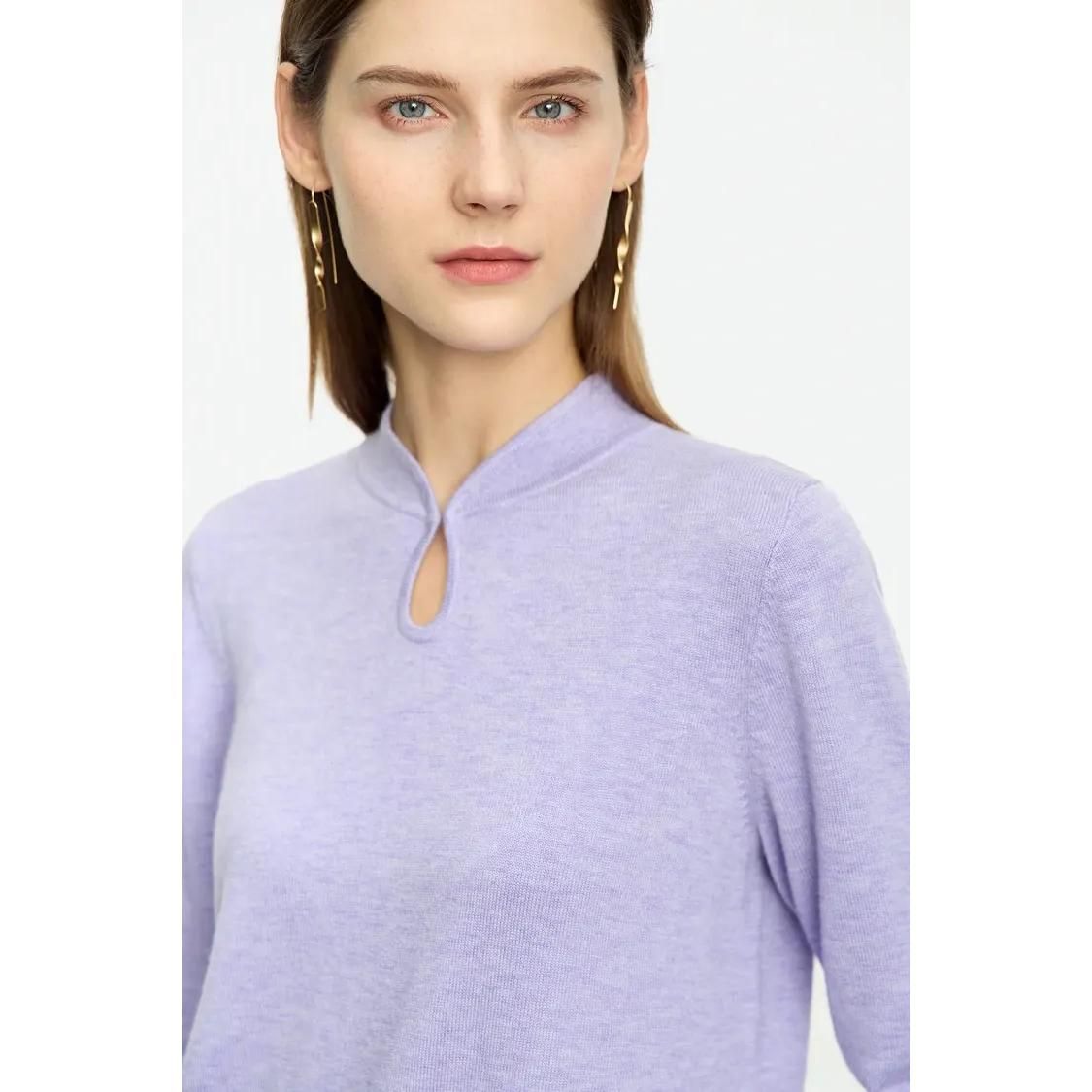 Minimalistischer Langarmpullover mit U-Kragen