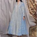 Vestido evasé de manga larga con estampado azul