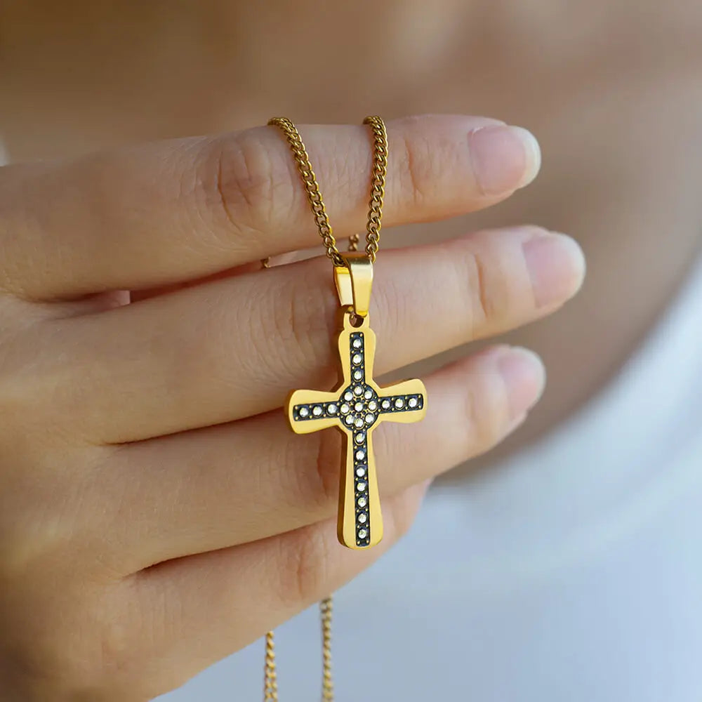 Halskette mit Kreuzanhänger aus Edelstahl mit Zirkonia – Religiöser Trendschmuck