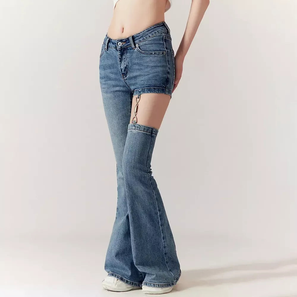 Slim Flare Jeans mit hoher Taille, ausgehöhlten Ketten