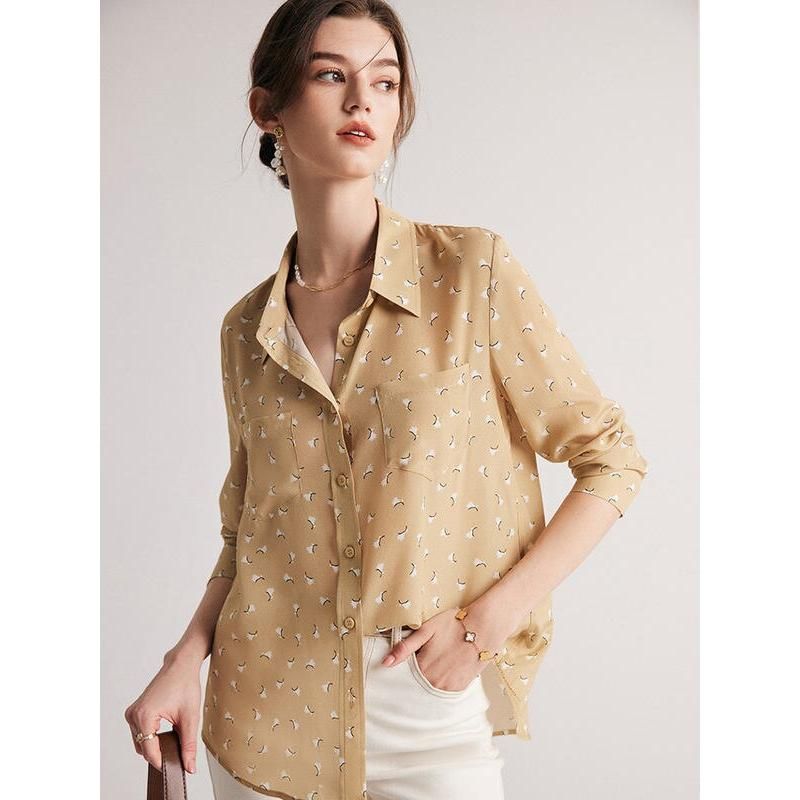 Blusa elegante estampada de seda