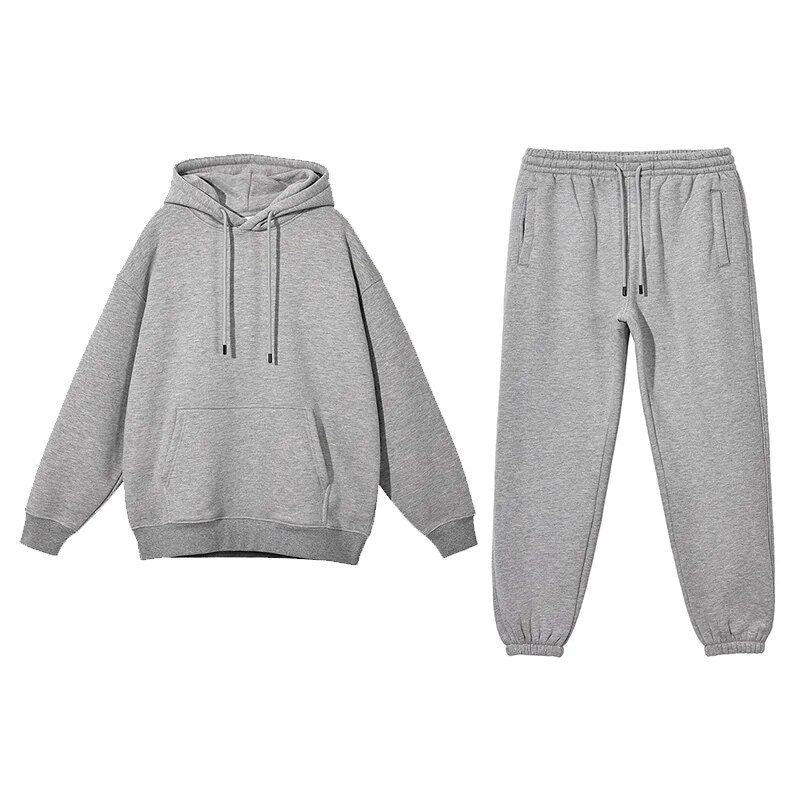 Gemütliches Set aus Fleece-Kapuzenpullover und Jogginghose