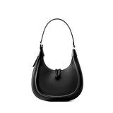 Elegante bolso de hombro de piel con forma de media luna