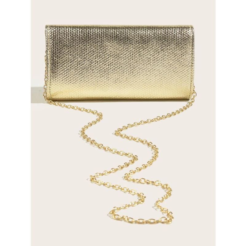 Glänzende Metallic-Clutch mit Kette