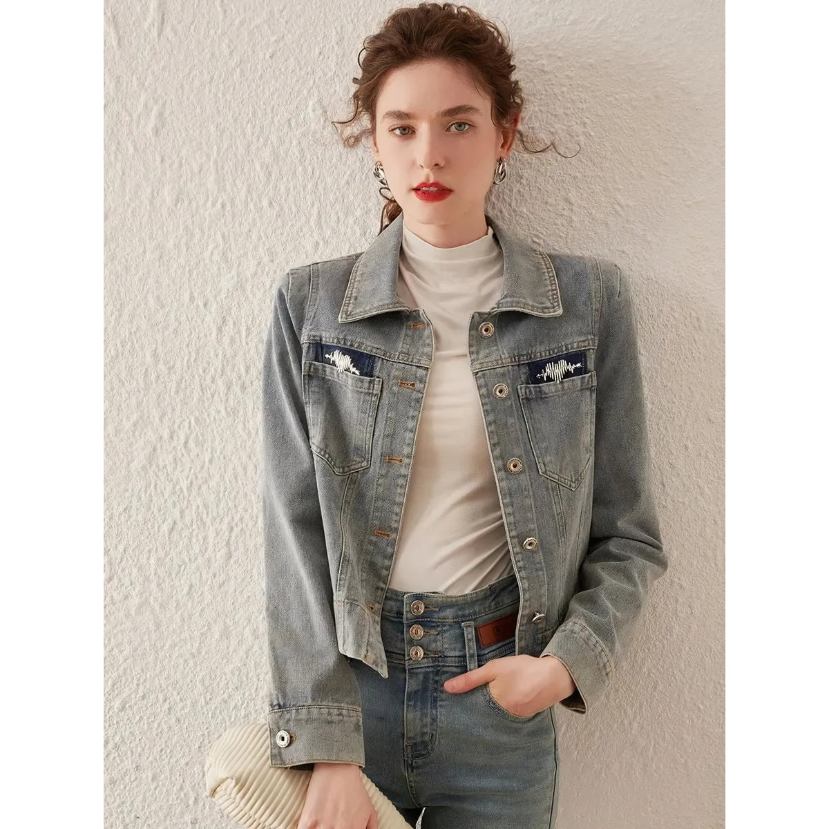 Frühlings-Retro-Jeansjacke mit verwaschenem Umlegekragen