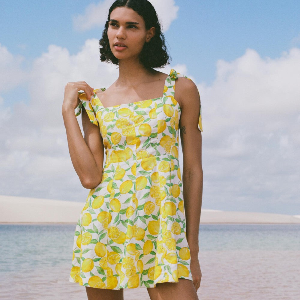 Vestido playero de verano sin mangas con estampado de frutas