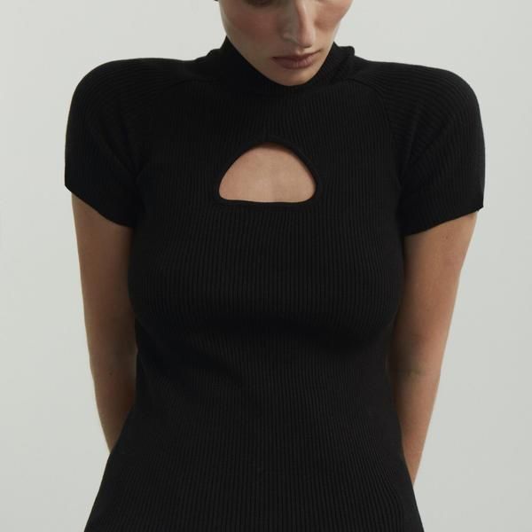 Jersey de punto de manga corta con cuello medio alto para mujer