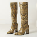 Botas altas de mujer con textura de serpiente metalizada