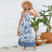 Sommerliches Kleid mit V-Ausschnitt und Blumenmuster