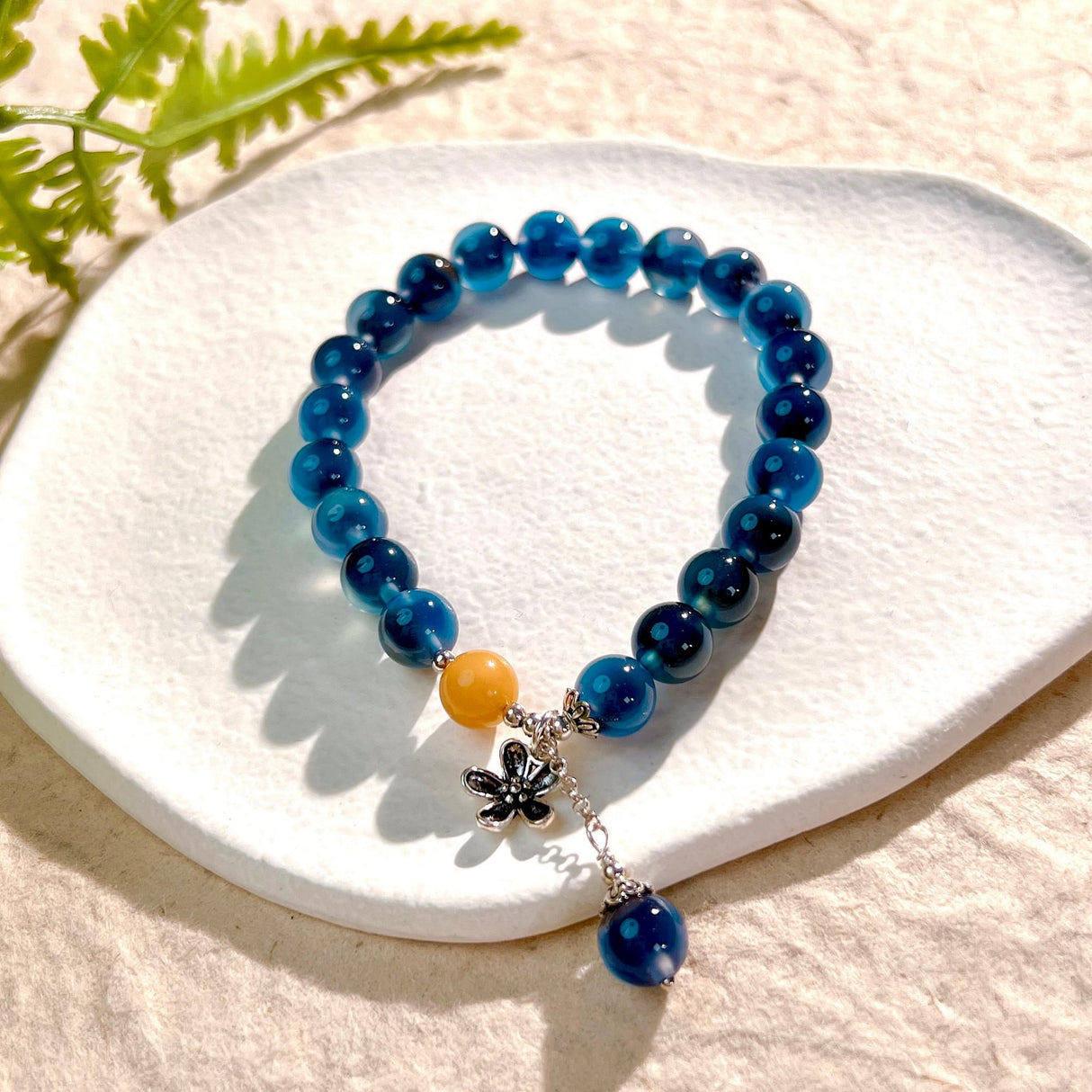 Blue Sugar Heart Agate Bracelet With Small Flower Pendant - Dazpy