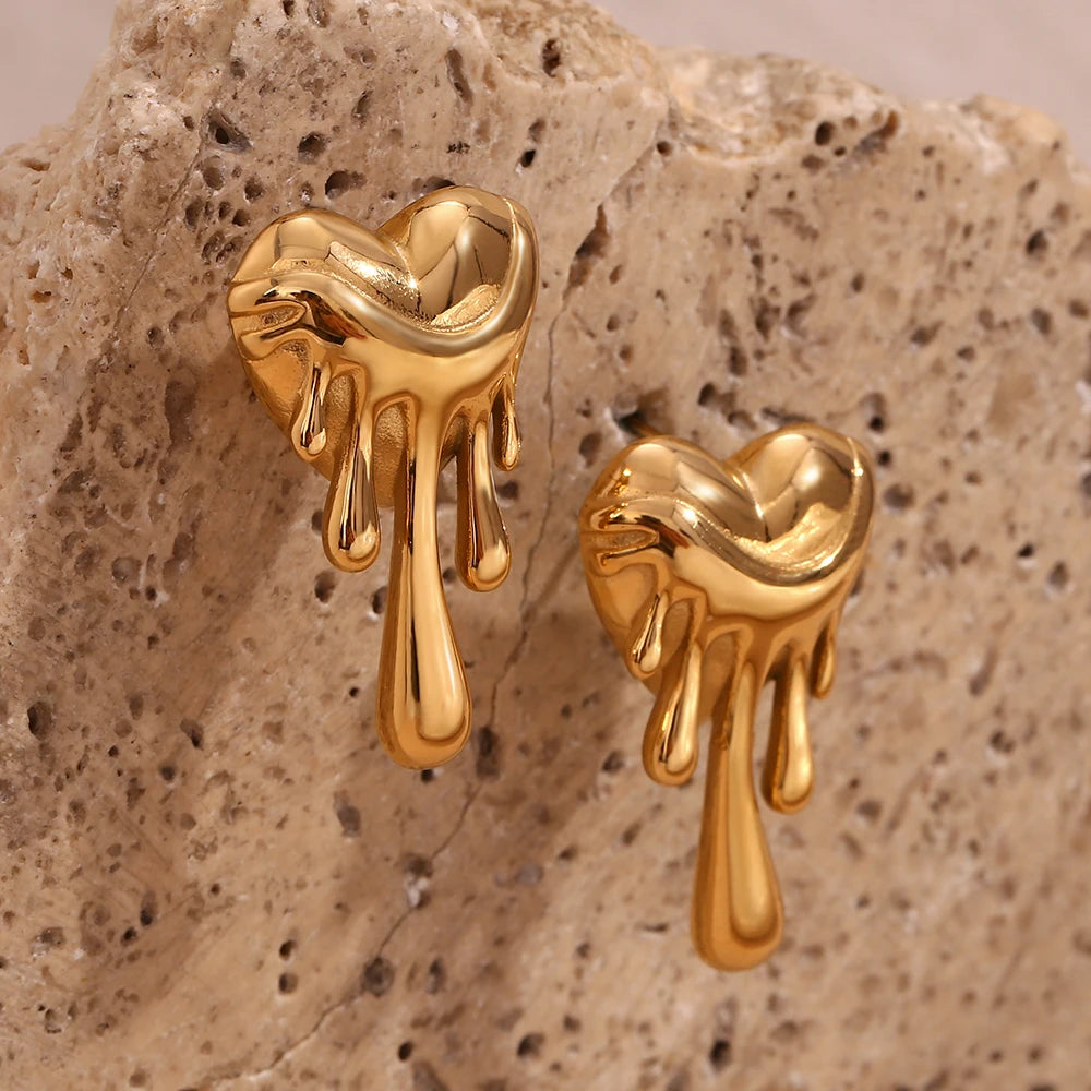 Pendientes de acero inoxidable hipoalergénicos chapados en oro con forma de corazón para mujer