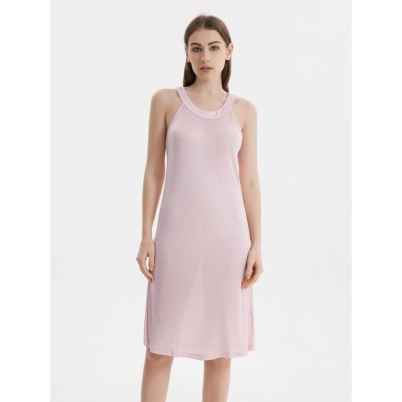 Vestido midi elegante con cuello halter en mezcla de seda