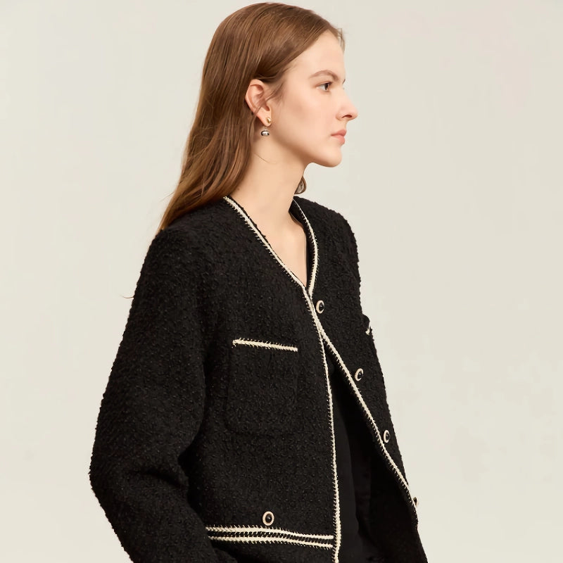 Elegante Jacke mit Rundhalsausschnitt und Perlenschnalle